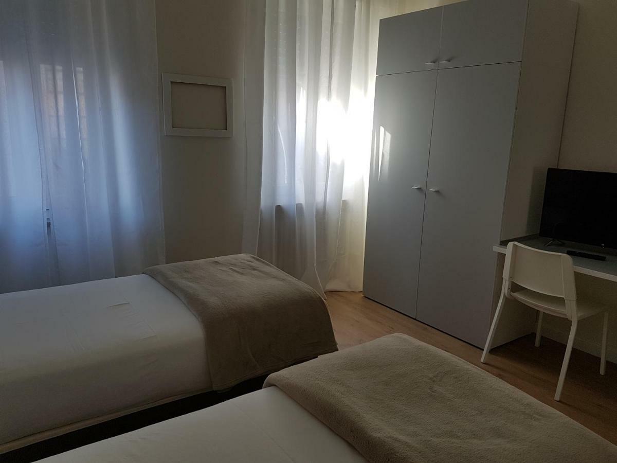 Affittacamere Risorgimento Lecco Bagian luar foto
